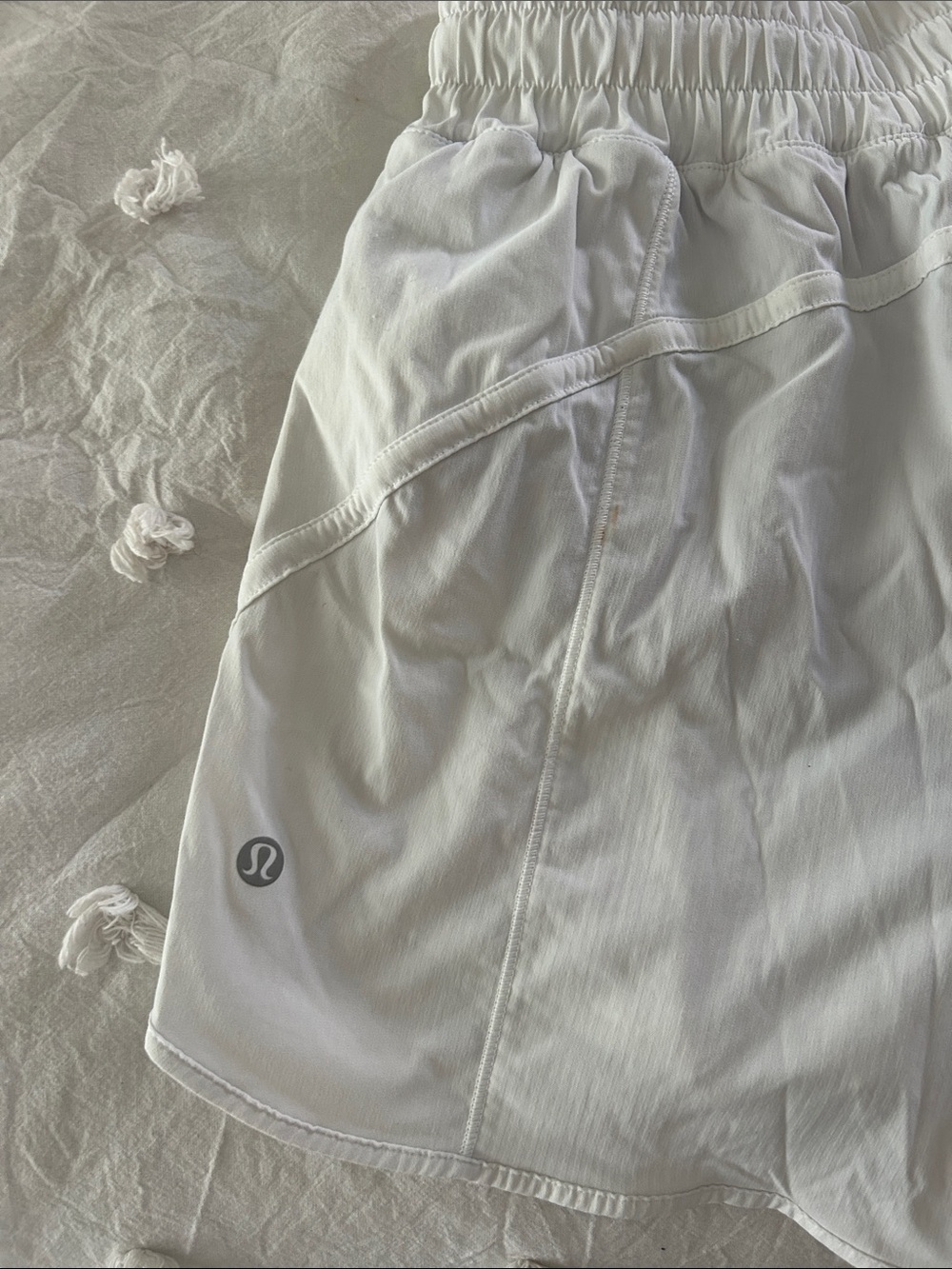 Lulu Lemon white shorts. Great condition!
Worn once! Size 6, but fit like a sz 4